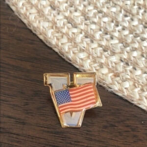 Vintage Letter V American Flag 🇺🇸 Pin